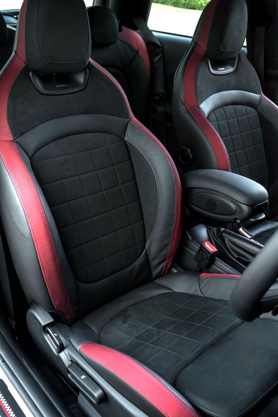  Mini Cooper S JCW 2015 года  (UK) (фото 10 из 10)